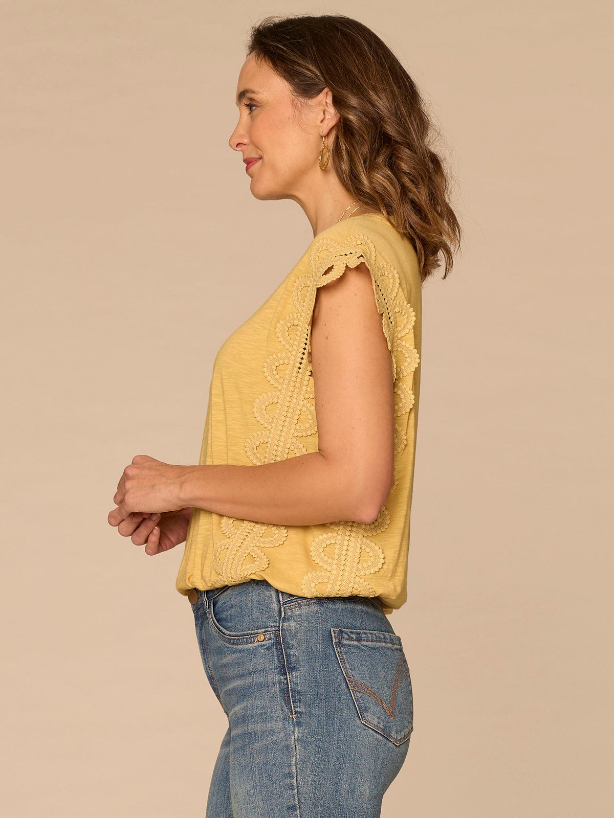 Democracy Clothing Extended Cap Sleeve Scoop Neck Scallop Trim Bubble Hem Petite Knit Top - Off White|Tuscan Sun